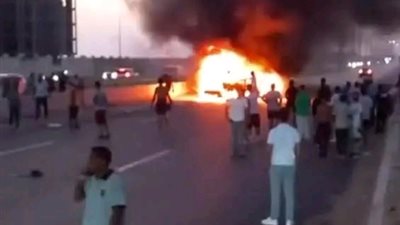 حادث مروع أمام بوابة مارينا بالساحل الشمالي.. انقلاب سيارة ملاكي وتفحم 5 أشخاص