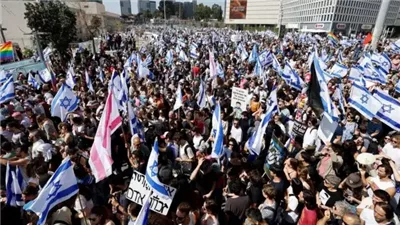 120 ألف متظاهر يحتشدون أمام مقر قيادة الأركان ووزارة الأمن بتل أبيب