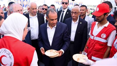 الهلال الأحمر المصري ينجح في إدخال نحو 2 مليون رغيف خبز لغزة