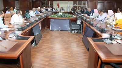 محافظ بنى سويف يعقد اجتماعا لمناقشة استعدادات جولة الإعادة لانتخابات الشيوخ 2025