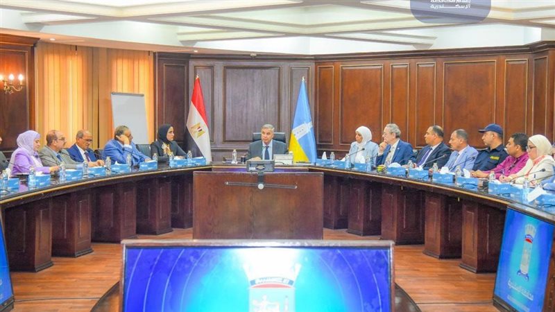 محافظ الإسكندرية والمستثمرين