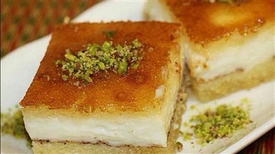 طريقة عمل بسبوسة القشطة في 10 دقائق.. وصفة سريعة ومضمونة