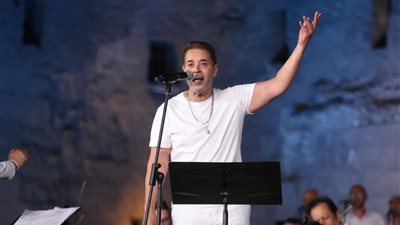 مدحت صالح مع عمرو سليم وماريمبا نسمة عبد العزيز فى محكي القلعة 33