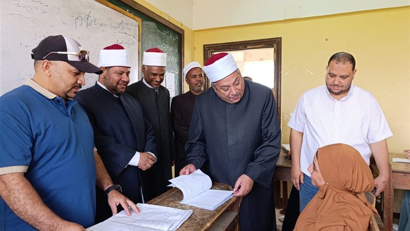 «رئيس المعاهد الأزهريّة» يتابع امتحانات «الدور الثاني»