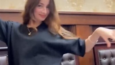 رقص في قاعة المحكمة.. فيديو يشعل الغضب ويستدعي تحقيقات عاجلة (القصة كاملة)