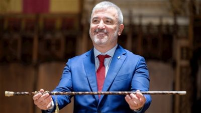 بعد دعمه غزة.. الاحتلال يمنع رئيس بلدية برشلونة من دخول الأراضي المحتلة