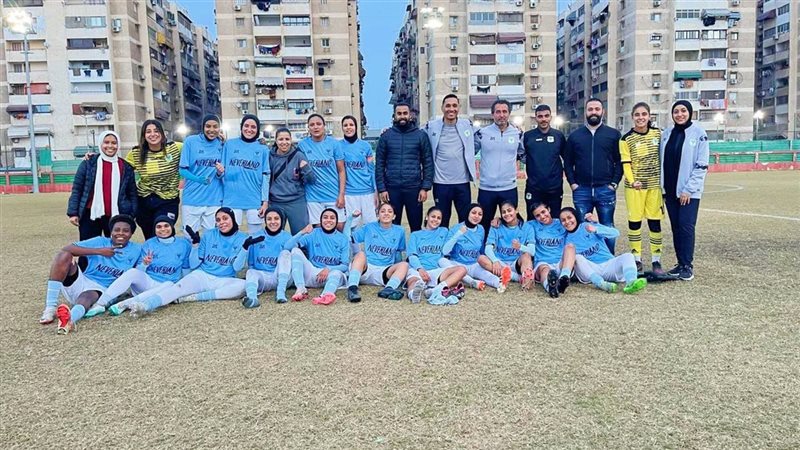 فريق الكرة النسائية بالنادي المصري 
