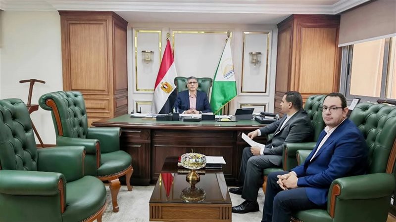 محافظ الجيزة يستقبل وكيل مديرية التموين الجديد  