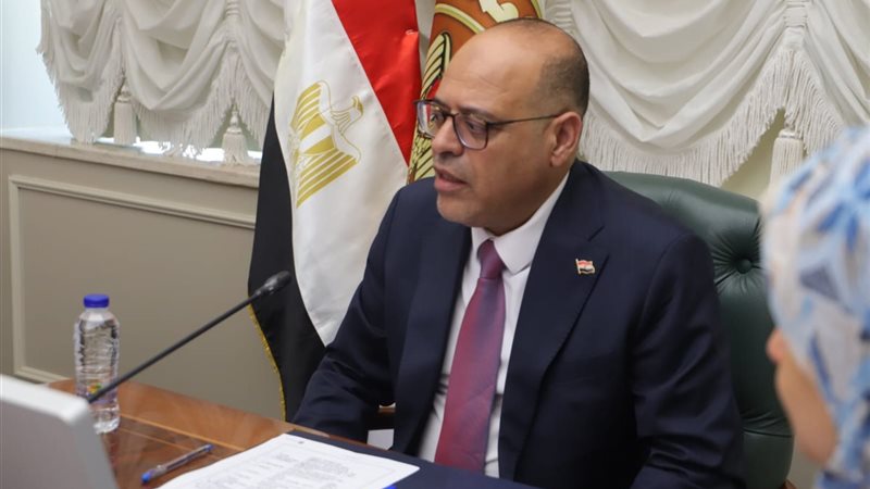 وزير العمل يستقبل وفد بإيطاليا