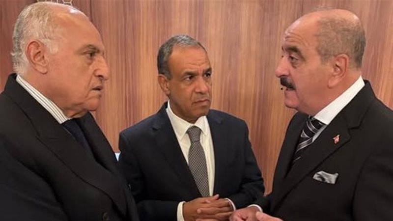 اجتماع جانبي لوزير الخارجية ونظيراه التونسي والجزائري