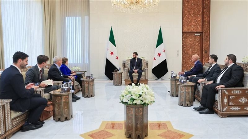 الشرع يستقبل وفدًا أمريكيًا رفيع المستوى 