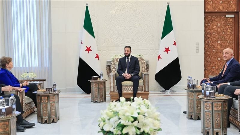 الشرع يستقبل وفدًا أمريكيًا رفيع المستوى 