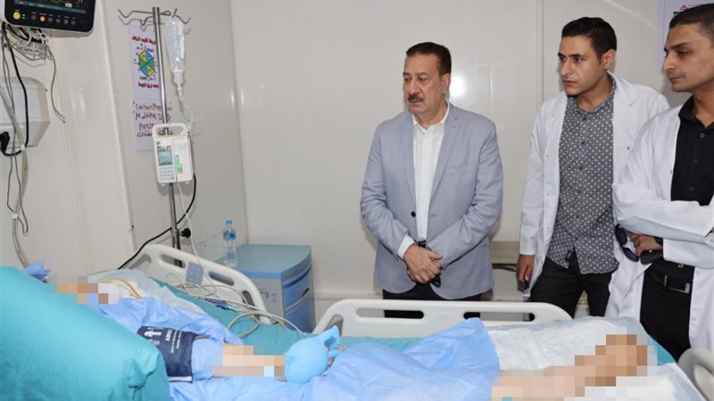 محافظ المنوفية يطمئن على الحالة الصحية لآيات آخر مصابي الطري