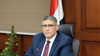محافظ الجيزة يتابع الأوضاع ميدانيًا ويتواصل مع المواطنين في 8 مناطق (صور)