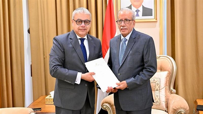 السفير المصري يسلم دعوة حضور افتتاح المتحف المصري الكبير