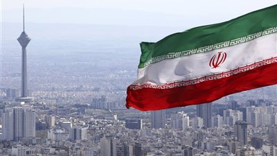 عودة مفتشي الطاقة الذرية لإيران وسط ضغوط أوروبية لإعادة فرض العقوبات 