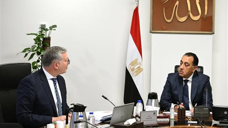 رئيس الوزراء ووزير البترول