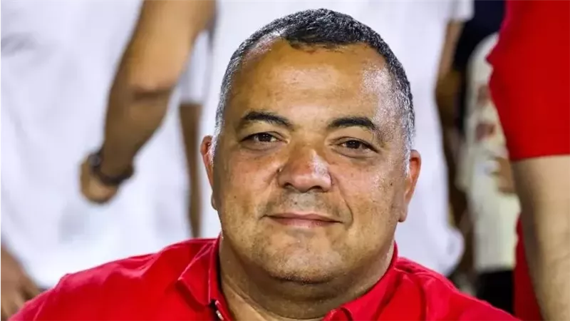  وائل عزت رئيس جهاز السباحة بالنادي الأهلي
