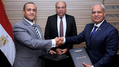 وزير الطيران يشهد توقيع بروتوكول بين الشركة القابضة للمطارات وأكاديمية العلوم
