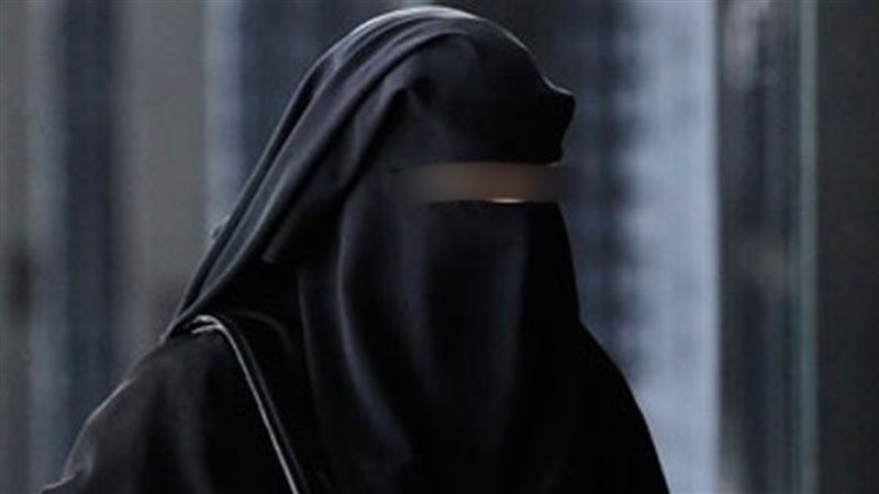 سيدة - تعبيرية