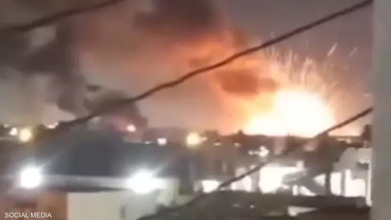 الدخان غطى المنطقة المحيطة بالمخزن