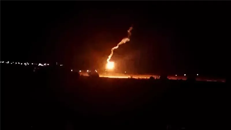 قنابل ضوئية أطلقها الجيش الإسرائيلي 