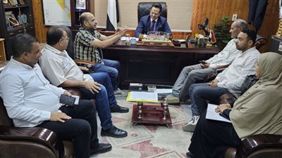 وكيل صحة سوهاج يبحث رفع كفاءة أقسام العناية المركزة بالمستشفى العام