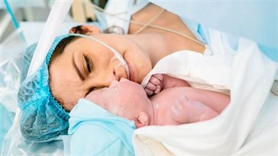 استشاري صحة إنجابية: الولادة الطبيعية أمان وقرار القيصرية يجب أن يكون طبيًا 