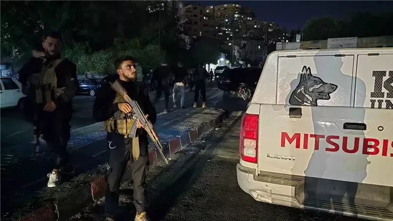 أفراد من الشرطة السورية عند مكان تفجير المزة 