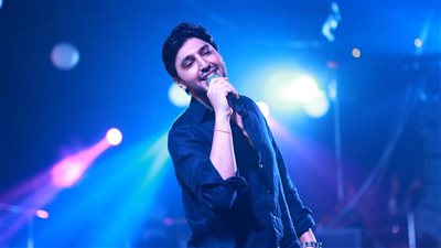 محمد فضل شاكر يحتفل بأغنية والده «روح البحر» في حفل بيروت هول
