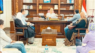 رئيس جهاز القاهرة الجديدة يعقد اجتماعًا مع سكان أرض المعارض 1 و2 بالتجمع الثالث