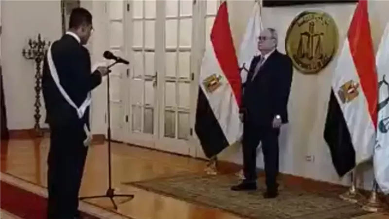 جانب من حلف اليمين