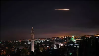 انفجارات تهز سماء دمشق بالتزامن مع غارات إسرائيلية على حمص واللاذقية