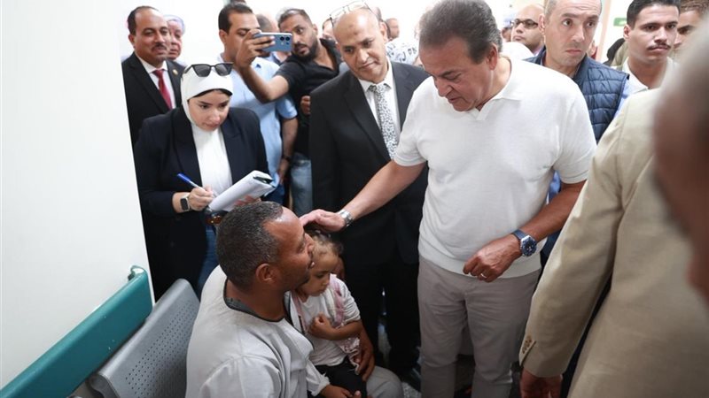 خلال زيارة وزير الصحة لمحافظة قنا 
