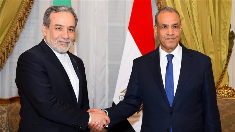 وزير الخارجية يستقبل نظيره الإيراني في القاهرة