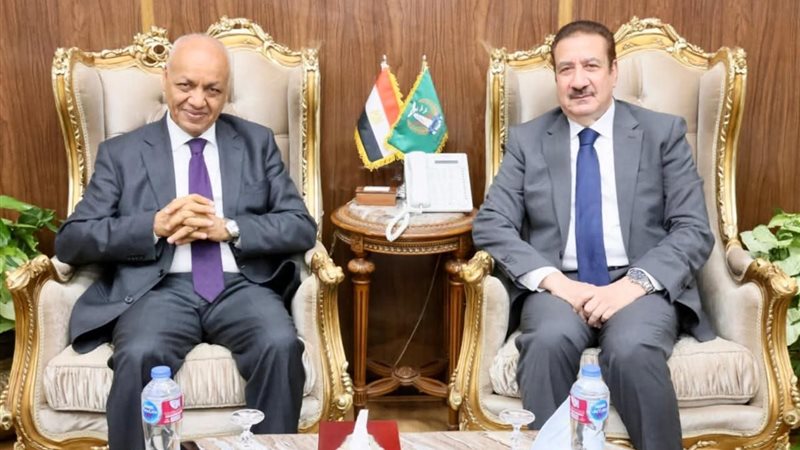 جانب من لقاء مصطفى بكري بمحافظ المنوفية 