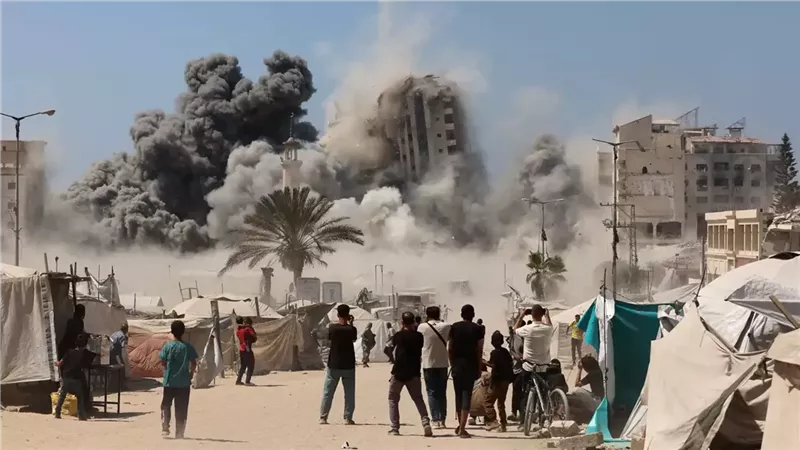 جانب من القصف الإسرائيلي على مدينة غزة