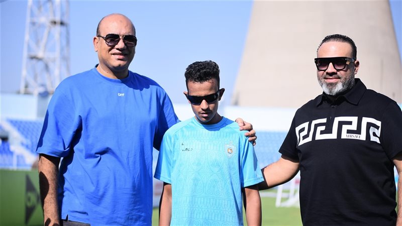 غزل المحلة يكرّم المشجع الكفيف محمد حموده