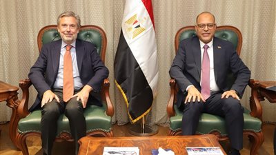 وزير العمل يناقش مع السفير الإيطالي بالقاهرة الصعوبات التي تواجه العمالة بالخارج