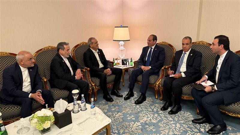 الرئيس عبد الفتاح السيسي يلتقي نظيره الإيراني