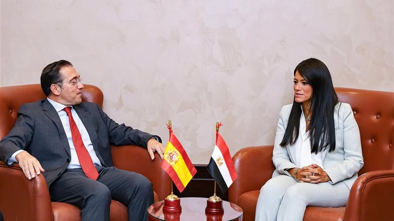 وزيرة التخطيط ووزير الخارجية الإسباني 