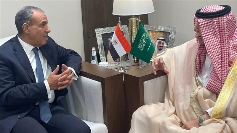 وزير الخارجية يلتقي وزير التجارة السعودي