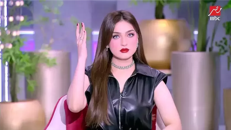 الإعلامية ياسمين عز 
