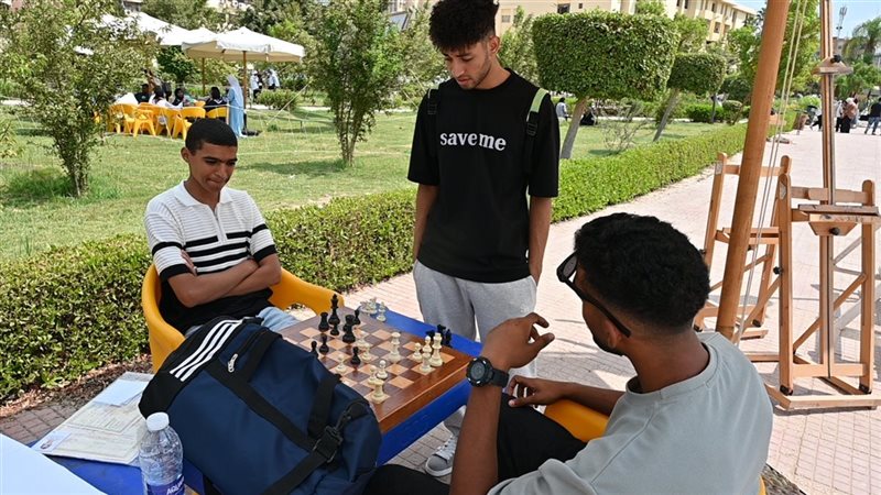 طلاب جامعة الفيوم فى اول يوم دراسى 