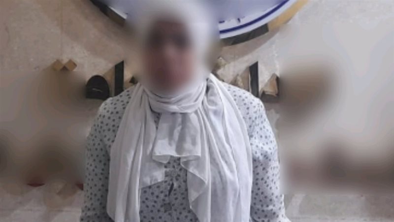 المتهمة عقب ضبطها 