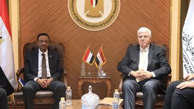 وزير التعليم العالي يلتقي نظيره السوداني لتيسير إجراءات التحاقهم بالجامعات المصرية