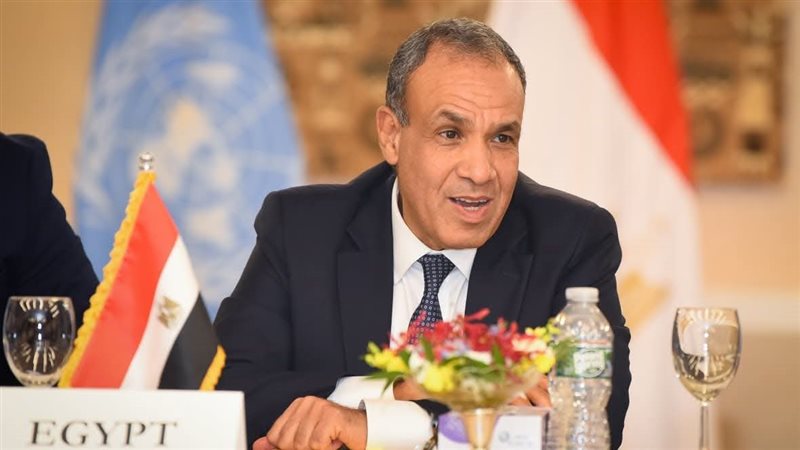  الدكتور بدر عبد العاطي 
