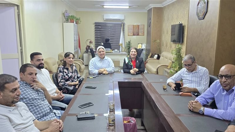 أمانة الاسكان والمرافق أثناء الاجتماع