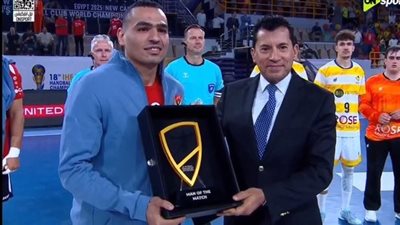 كاستيلو يفوز بجائزة أفضل لاعب في مباراة الأهلي وفاب الكاميروني