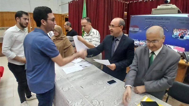 جانب من توقيع عقود المعلمين المساعدين 